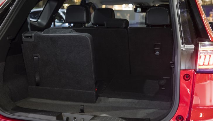 Sportequipe 8: sette posti con l’ibrido plug-in… oppure a GPL - Foto 9 di 12