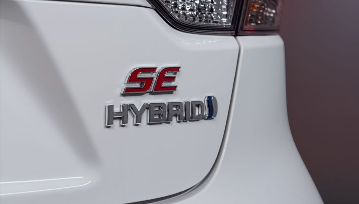 Toyota Corolla Hybrid: la gamma si amplia con la SE Infrared Edition - Foto 7 di 15