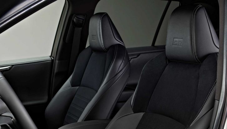 Toyota RAV4: a fine anno arriva l’allestimento GR Sport - Foto 11 di 11