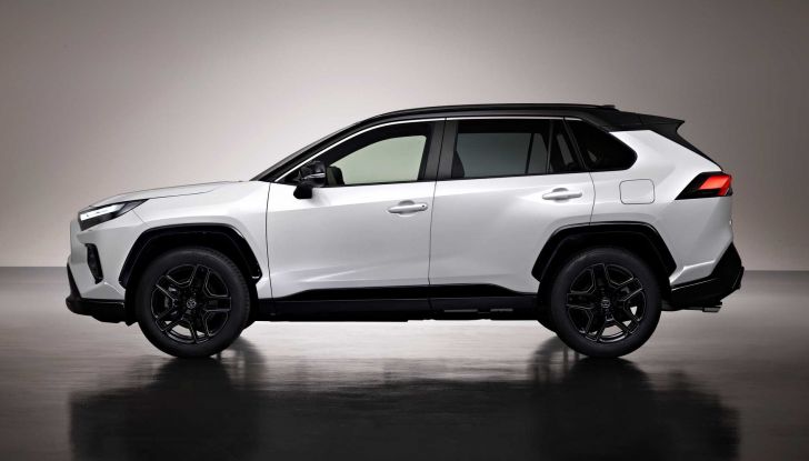 Toyota RAV4: a fine anno arriva l’allestimento GR Sport - Foto 3 di 11