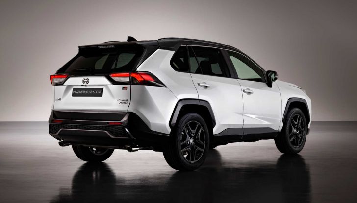 Toyota RAV4: a fine anno arriva l’allestimento GR Sport - Foto 4 di 11