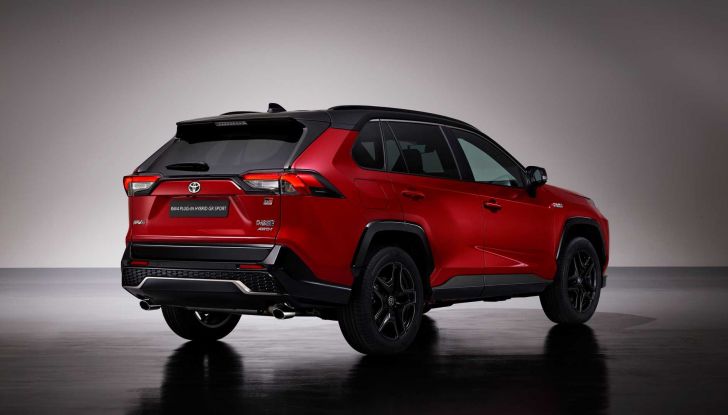 Toyota RAV4: a fine anno arriva l’allestimento GR Sport - Foto 8 di 11