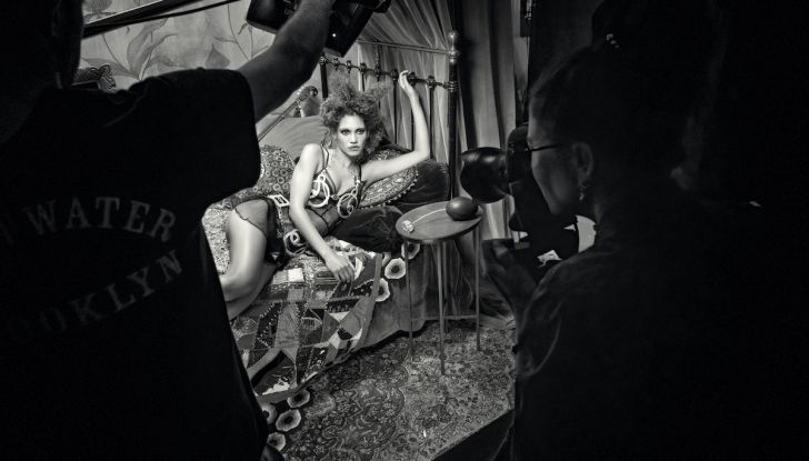 Calendario Pirelli 2023: 28 scatti e 14 modelle - Foto 23 di 39