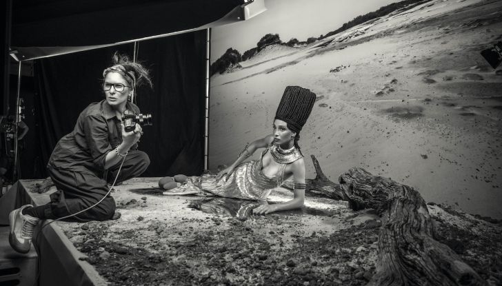 Calendario Pirelli 2023: 28 scatti e 14 modelle - Foto 4 di 39