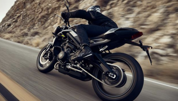 Nuove Triumph Street Triple 765: l’esperienza in pista portata su strada - Foto 10 di 16