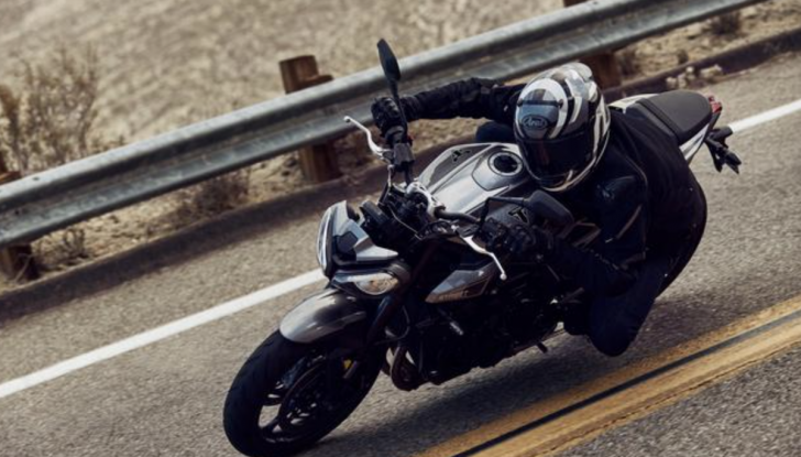 Nuove Triumph Street Triple 765: l’esperienza in pista portata su strada - Foto 11 di 16
