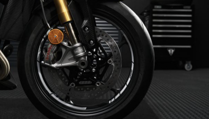 Nuove Triumph Street Triple 765: l’esperienza in pista portata su strada - Foto 16 di 16