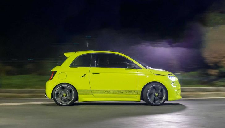 Abarth 500e: il Cinquino si elettrifica ma continua ad emozionare! - Foto 10 di 15