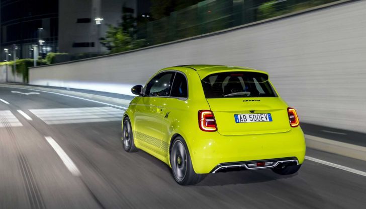Abarth 500e: il Cinquino si elettrifica ma continua ad emozionare! - Foto 12 di 15