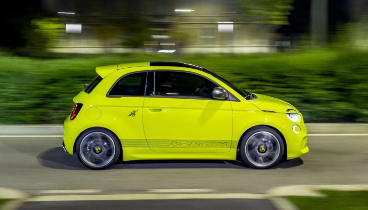 Abarth 500e: il Cinquino si elettrifica ma continua ad emozionare! - Foto 7 di 15