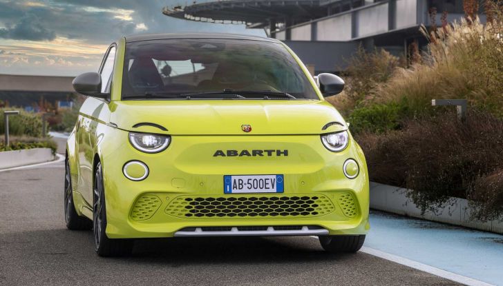 Abarth 500e: il Cinquino si elettrifica ma continua ad emozionare! - Foto 1 di 15