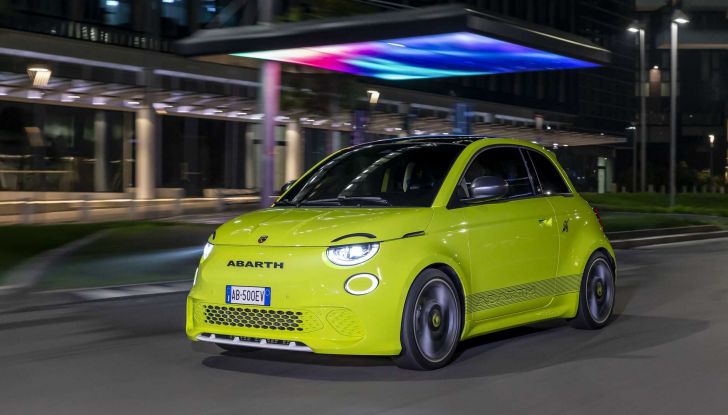 Abarth 500e: il Cinquino si elettrifica ma continua ad emozionare! - Foto 8 di 15