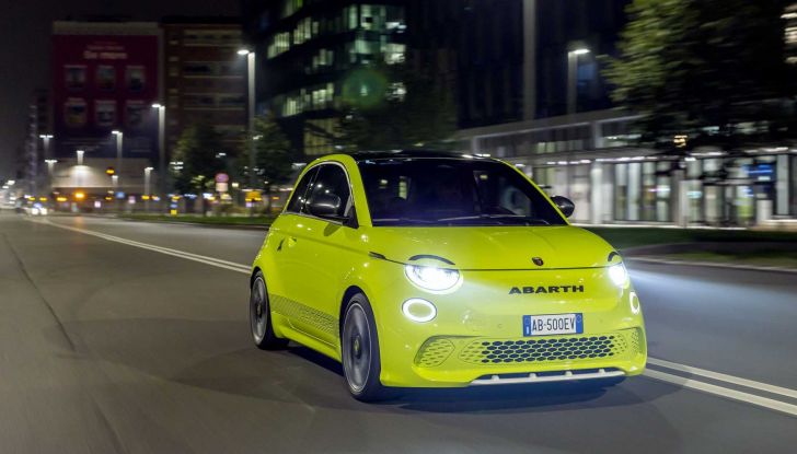 Abarth 500e: il Cinquino si elettrifica ma continua ad emozionare! - Foto 9 di 15