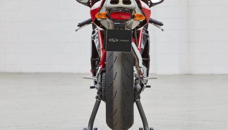 Meglio una Ducati SBK o una McLaren F1 come regalo di Natale? - Foto 12 di 51