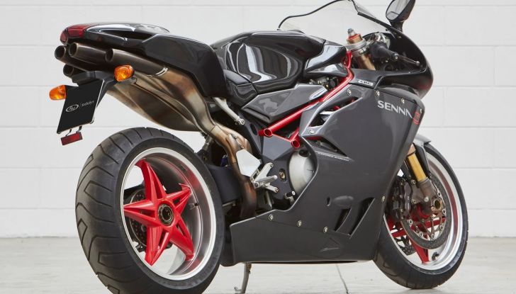 Meglio una Ducati SBK o una McLaren F1 come regalo di Natale? - Foto 18 di 51