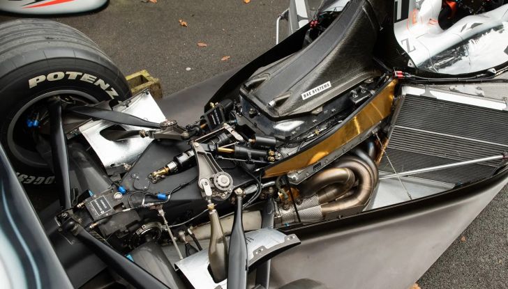 Meglio una Ducati SBK o una McLaren F1 come regalo di Natale? - Foto 33 di 51