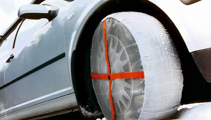 Calze da neve: possono essere utilizzate al posto delle catene? - Foto 4 di 6
