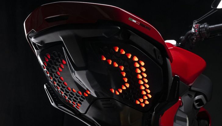 Diavel V4, lo stile Ducati vince nel mondo - Foto 14 di 16
