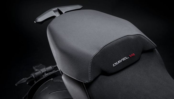Diavel V4, lo stile Ducati vince nel mondo - Foto 15 di 16
