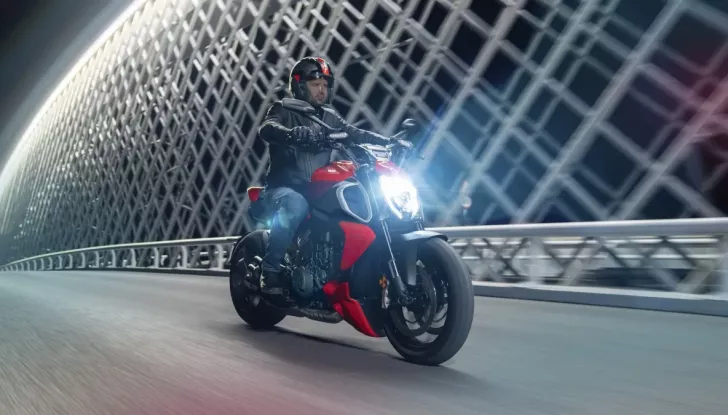 Diavel V4, lo stile Ducati vince nel mondo - Foto 3 di 16