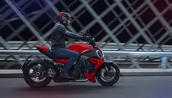 Diavel V4, lo stile Ducati vince nel mondo - Foto 5 di 16