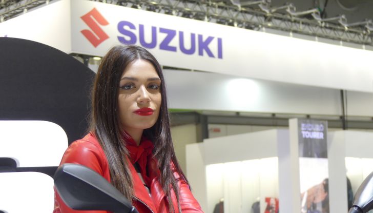 Le donne più affascinanti agli stand di EICMA 2022 - Foto 17 di 20