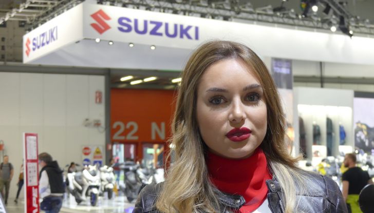 Le donne più affascinanti agli stand di EICMA 2022 - Foto 10 di 20