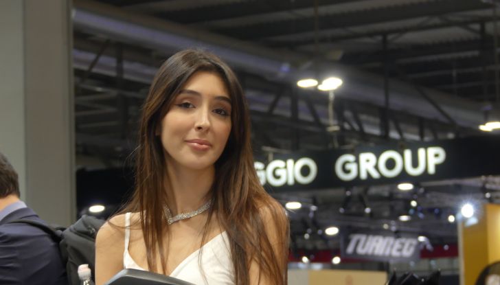 Le donne più affascinanti agli stand di EICMA 2022 - Foto 20 di 20