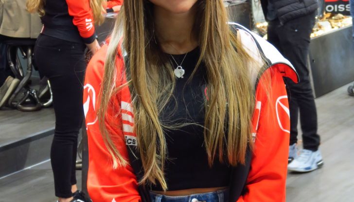 Le donne più affascinanti agli stand di EICMA 2022 - Foto 15 di 20