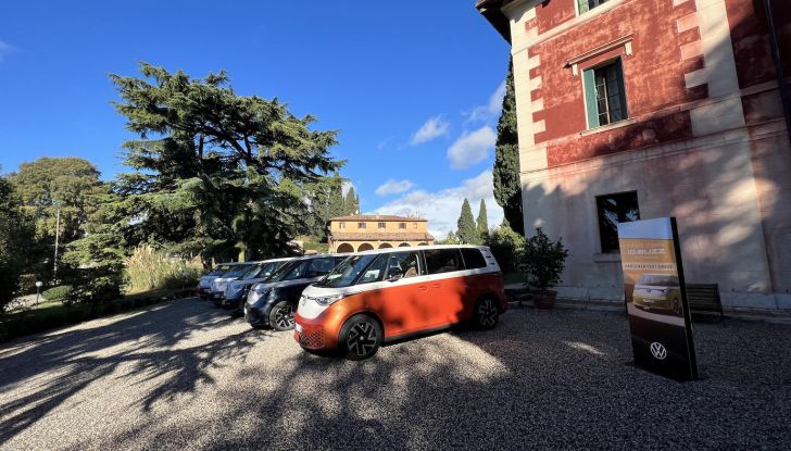 Volkswagen ID. Buzz: la versione a passo lungo debutterà il 2 giugno - Foto 5 di 25