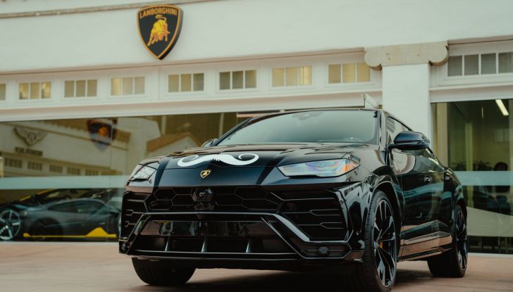 Movember: la salute maschile sfreccia al volante… di una Lamborghini! - Foto 10 di 11