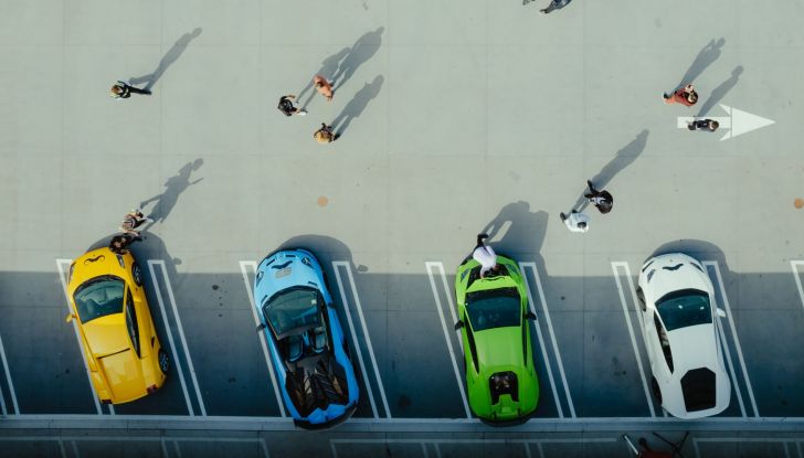 Movember: la salute maschile sfreccia al volante… di una Lamborghini! - Foto 5 di 11