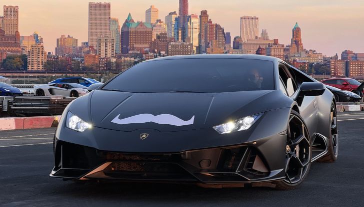 Movember: la salute maschile sfreccia al volante… di una Lamborghini! - Foto 9 di 11