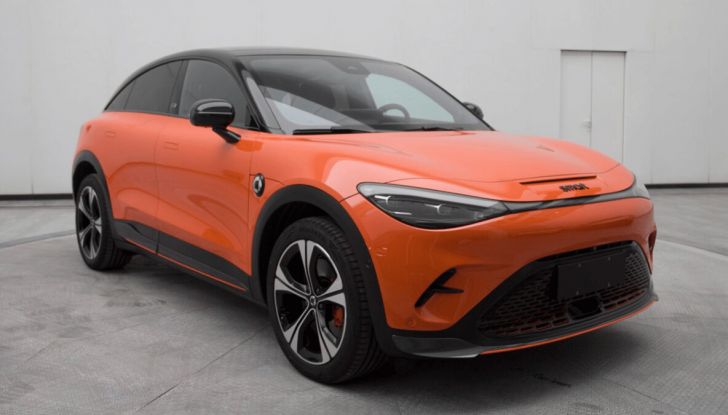 Smart #3, prime immagini del nuovo SUV Coupé - Foto 1 di 4