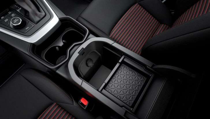 Suzuki Across: tutte le novità del MY2023 plug-in hybrid - Foto 10 di 10