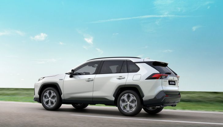 Suzuki Across: tutte le novità del MY2023 plug-in hybrid - Foto 5 di 10