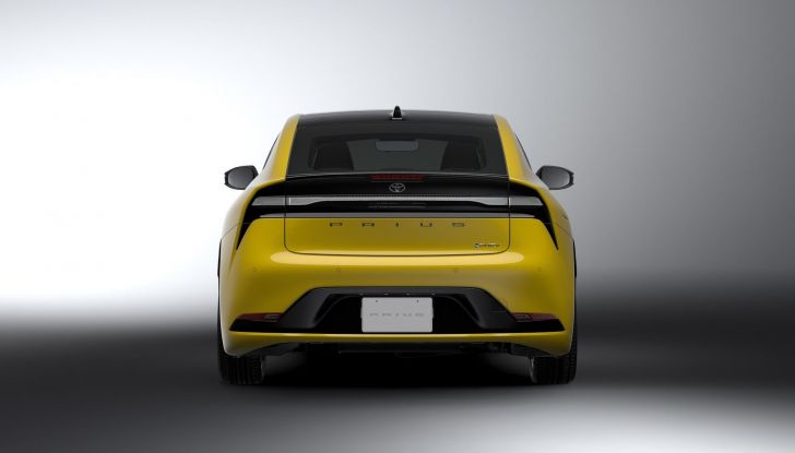 Toyota Prius 2023: più affilata e potente, ma sempre ibrida - Foto 4 di 10