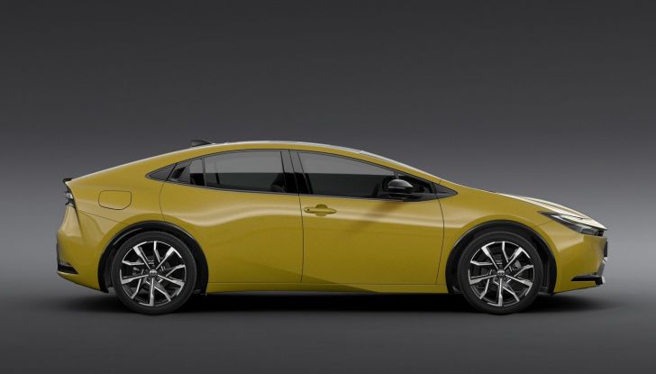 Toyota Prius 2023: più affilata e potente, ma sempre ibrida - Foto 5 di 10