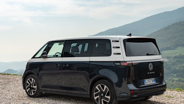 Volkswagen ID. Buzz: la versione a passo lungo debutterà il 2 giugno - Foto 16 di 25