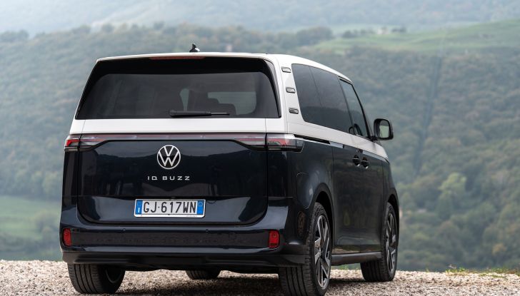 Volkswagen ID. Buzz: la versione a passo lungo debutterà il 2 giugno - Foto 17 di 25
