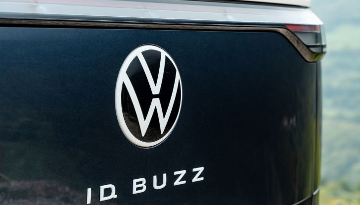 Volkswagen ID. Buzz: la versione a passo lungo debutterà il 2 giugno - Foto 20 di 25