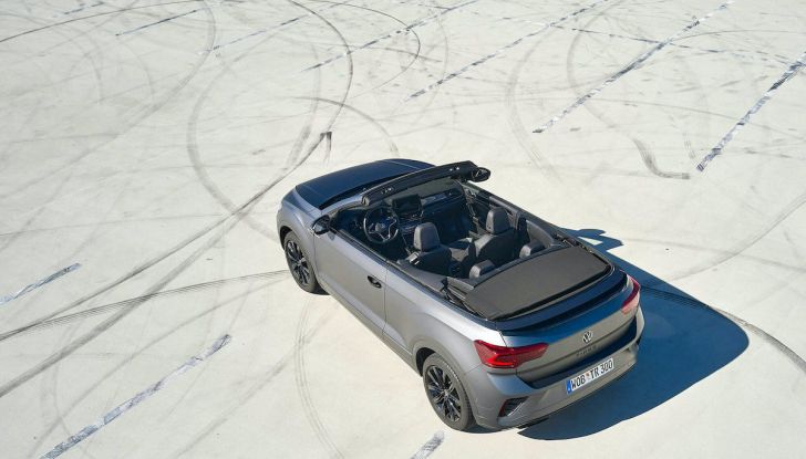 Volkswagen T-Roc Cabriolet, arriva la versione limitata “Edition Grey” - Foto 5 di 18