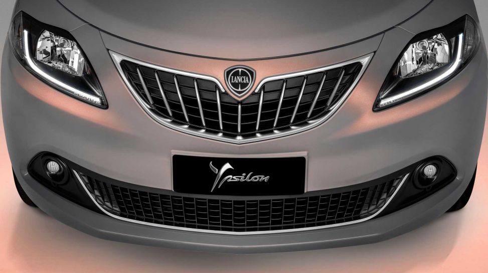 Lancia Ypsilon 2023: ecco prezzi ed equipaggiamenti 