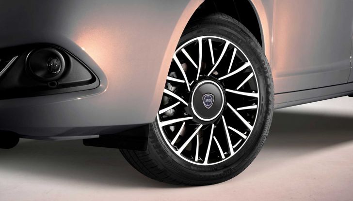 Lancia Ypsilon MY2023: arriva il nuovo infotainment wireless, prezzi da 15.150 Euro - Foto 8 di 11