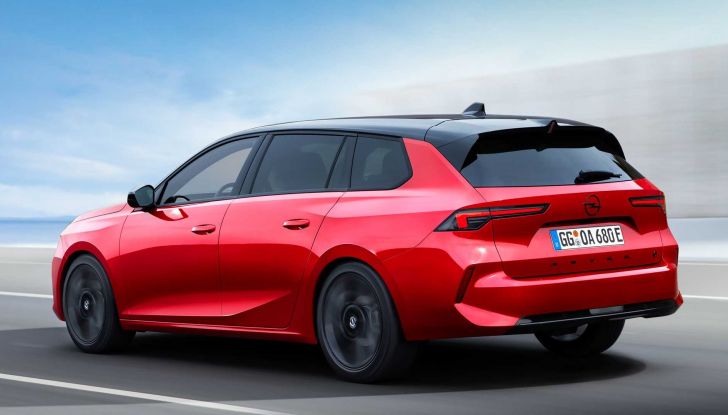 Opel Astra diventa Electric: arriva in primavera con un’autonomia di 416 km - Foto 10 di 11