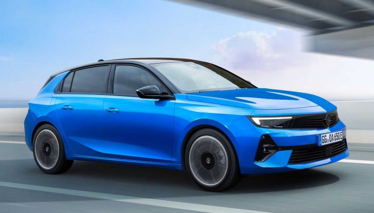 Opel Astra diventa Electric: arriva in primavera con un’autonomia di 416 km - Foto 2 di 11