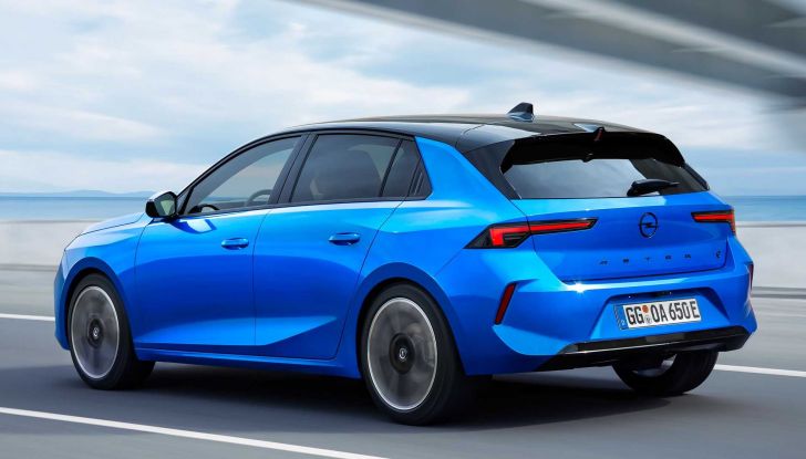 Opel Astra diventa Electric: arriva in primavera con un’autonomia di 416 km - Foto 3 di 11