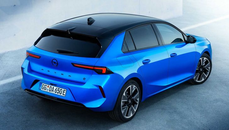 Opel Astra diventa Electric: arriva in primavera con un’autonomia di 416 km - Foto 5 di 11