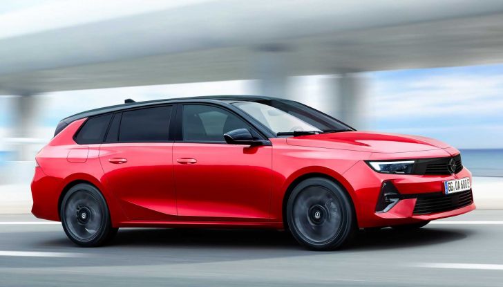 Opel Astra diventa Electric: arriva in primavera con un’autonomia di 416 km - Foto 7 di 11