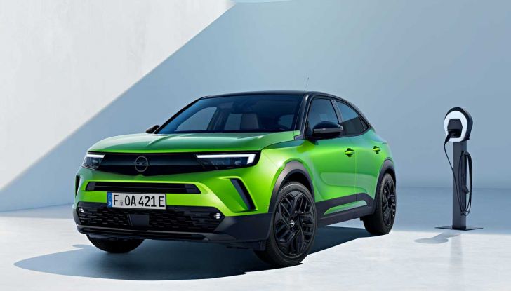 Opel Mokka Electric: il MY2023 aumenta l’autonomia fino a 406 km - Foto 1 di 5
